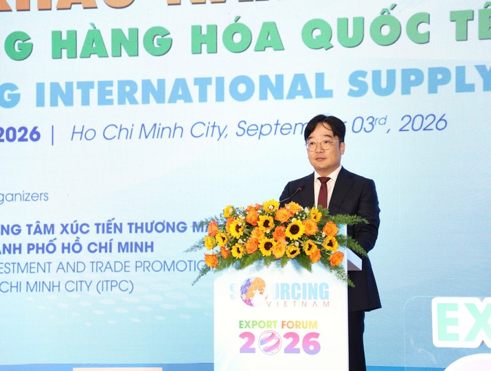 Ông Cha Ji-ho, Giám đốc Trung tâm Mua hàng Việt Nam thuộc Ban Hợp tác Chiến lược Samsung Việt Nam, cho biết tiêu chuẩn của chuỗi cung ứng toàn cầu đang thay đổi nhanh chóng
