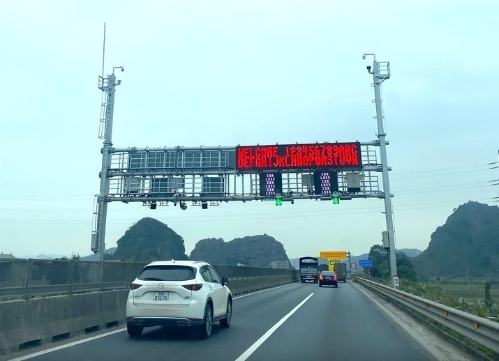 Hệ thống ITS trên cao tốc Mai Sơn - quốc lộ 45 đã cơ bản hoàn thành lắp đặt thiết bị và đang vận hành thử nghiệm.