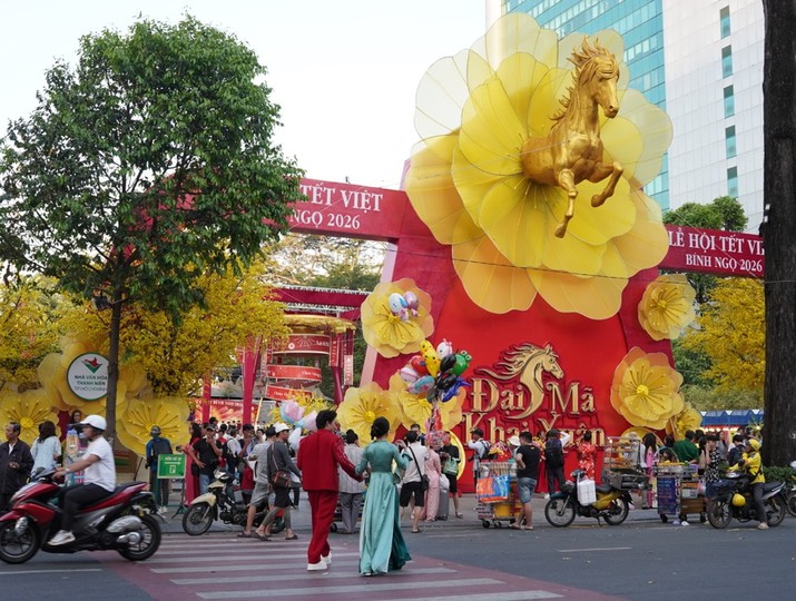 Lễ hội Tết Việt Bính Ngọ 2026 rộn ràng sắc xuân, lan tỏa năng lượng khởi đầu mới 