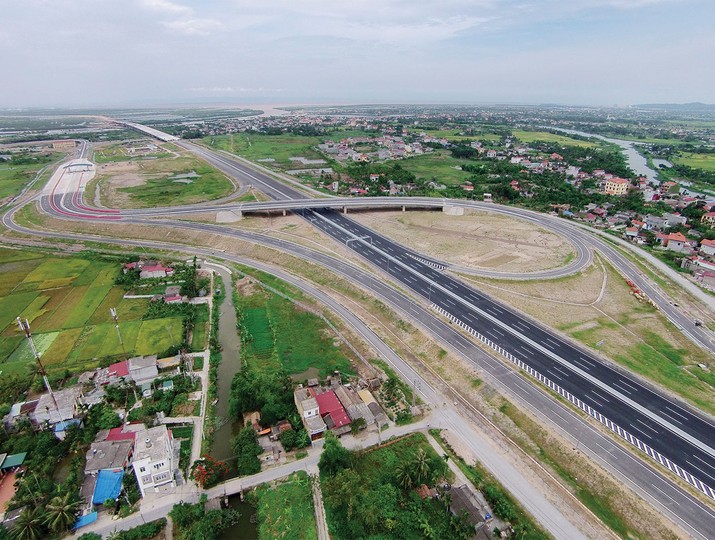 Đẩy mạnh đầu tư công để thúc đẩy tăng trưởng sẽ góp phần giảm áp lực lên chính sách tiền tệ