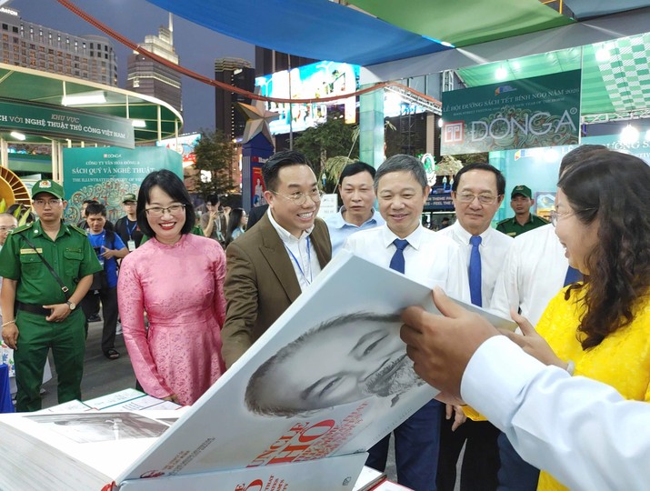 Sau 8 ngày tổ chức, tổng doanh thu của lễ hội đạt gần 8,2 tỷ đồng.