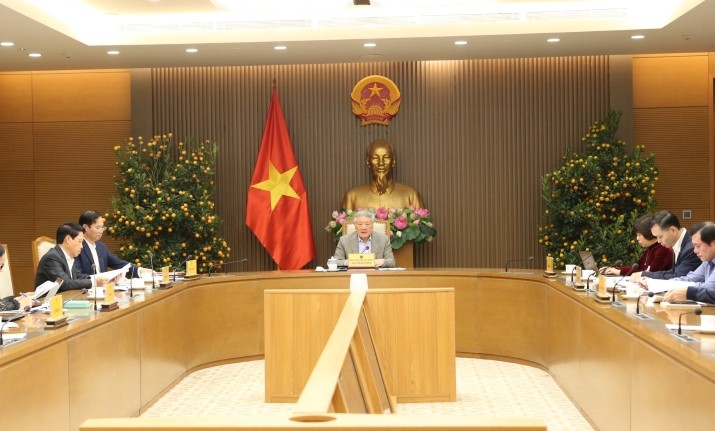 Phó Thủ tướng Thường trực Chính phủ Nguyễn Hòa Bình chỉ đạo, giao nhiệm vụ cụ thể đối với các bộ, ngành chức năng và 2 địa phương trong việc hoàn thiện các cơ chế, chính sách, việc triển khai các nhiệm vụ cụ thể - Ảnh: VGP.