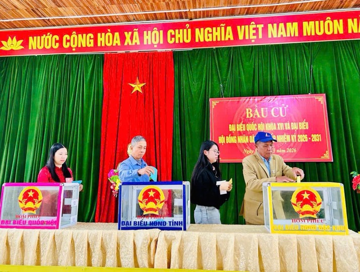 Không khí tưng bừng, rộn ràng ngày bầu cử tại Quảng Ninh 