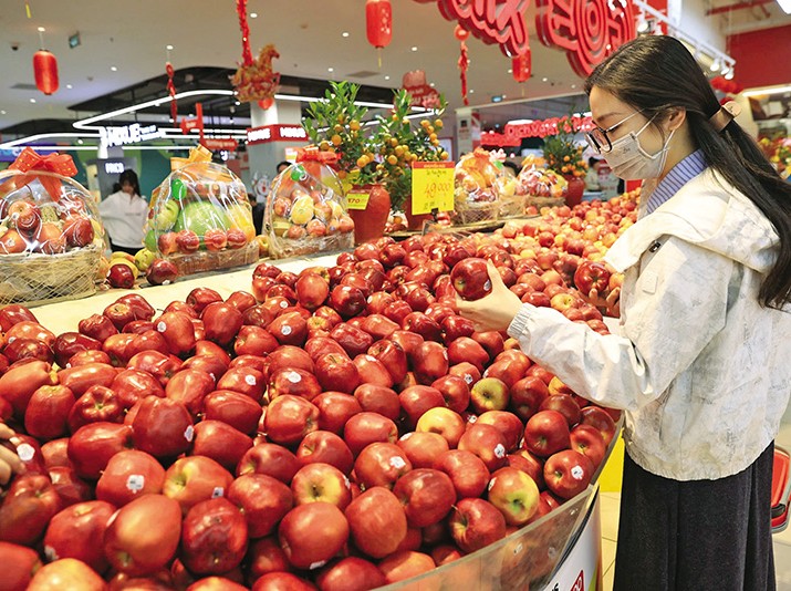 Việc hoàn thiện khung pháp lý để nâng cao hiệu quả kiểm soát thực phẩm là yêu cầu cấp thiết. Ảnh: Đức Thanh 