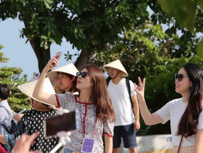 Việc mở rộng đối tượng cấp visa dài hạn được coi là "chiến thuật" nhằm giữ chân nhóm khách trung và cao cấp, những người có xu hướng quay lại nhiều lần, chi tiêu cao và ổn định. 