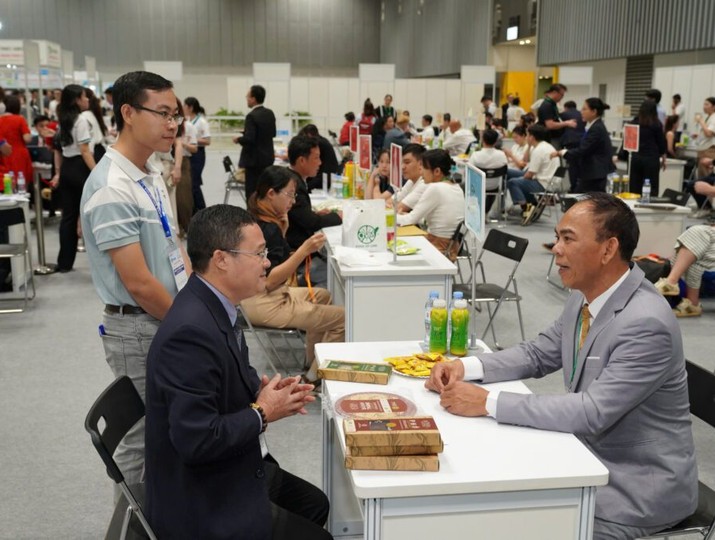 Kết nối 1:1 giữa doanh nghiệp Việt và đoàn mua hàng quốc tế tại sự kiện Kết nối chuỗi cung ứng hàng hóa quốc tế. 