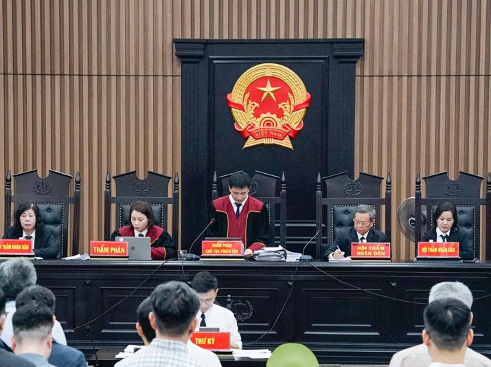 Hội đồng xét xử sơ thẩm vụ án.