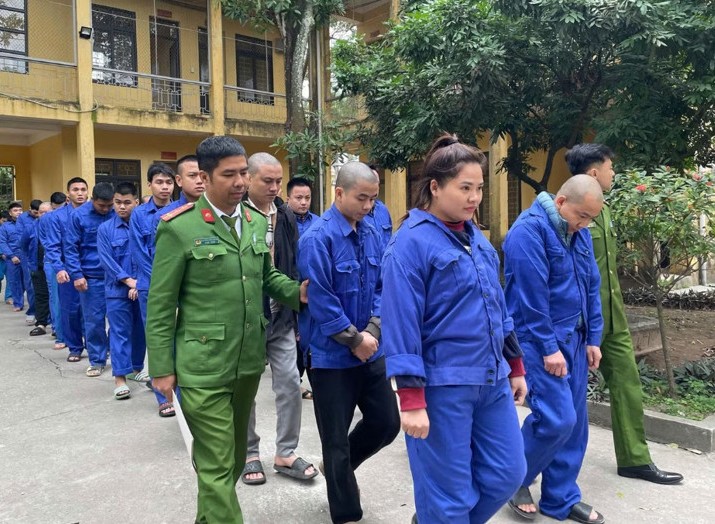 Các đối tượng bị bắt giữ trong đường dây lừa đảo, tổ chức đánh bạc với giao dịch lên tới hơn 9.300 tỷ đồng. Ảnh: CAHY