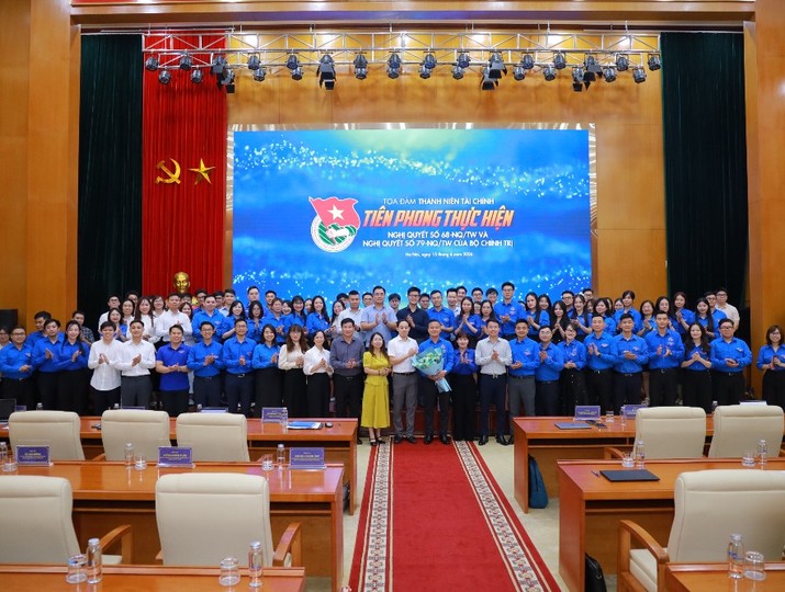 Tọa đàm “Thanh niên ngành Tài chính tiên phong thực hiện Nghị quyết số 68-NQ/TW và Nghị quyết số 79-NQ/TW của Bộ Chính trị”. Ảnh: Đức Thanh