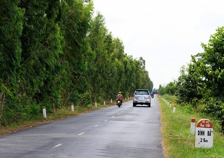 Một đoạn Quốc lộ 30 đoạn Hồng Ngự - Dinh Bà