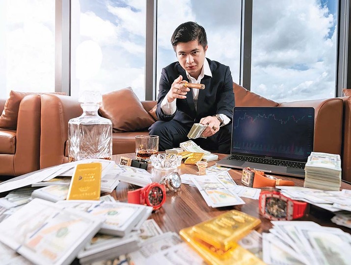 Mr. Pips thường lên mạng khoe lối sống sang chảnh để “lùa gà”