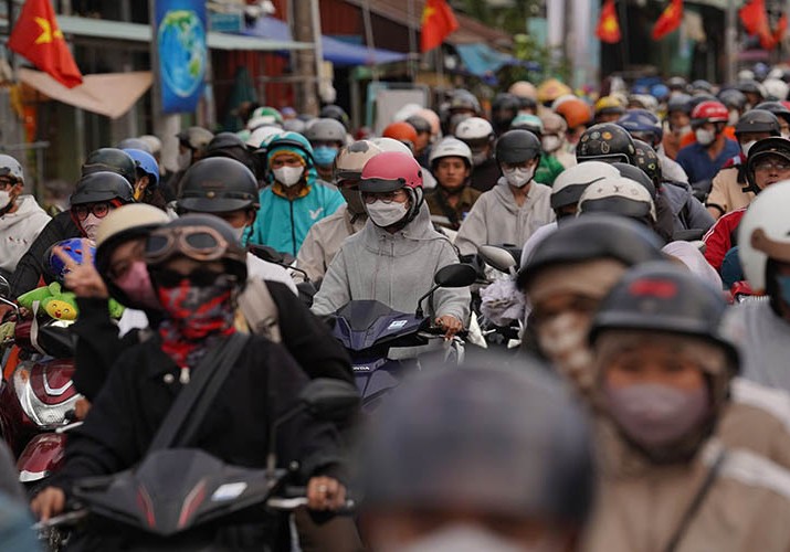 Ngày cuối nghỉ lễ, người dân ùn ùn trở lại TP.HCM qua nhiều cửa ngõ 