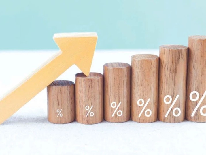 Áp lực điều hành tài khóa gia tăng trong năm mục tiêu tăng trưởng cao 