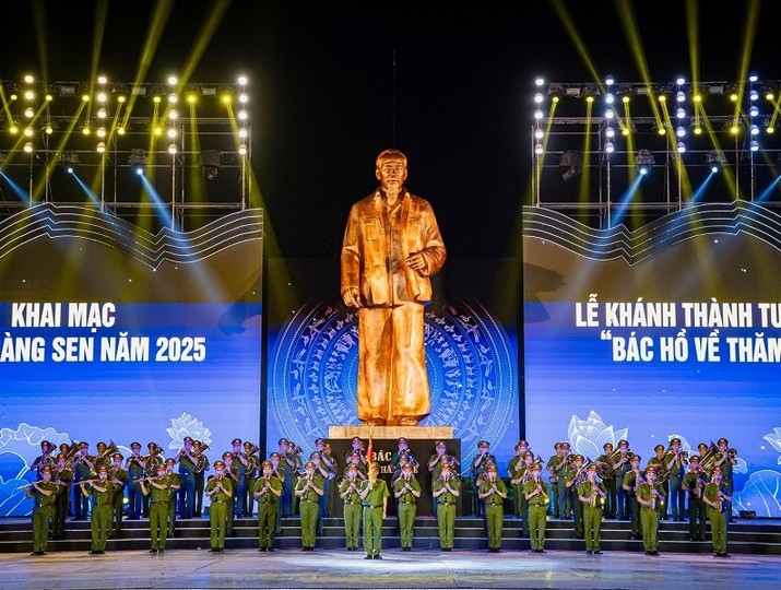 Lễ hội Làng Sen được tổ chức trọng thể vào tháng 5 hàng năm.