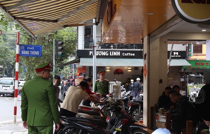 Công an quận Hoàn Kiếm kiểm tra công tác bảo đảm trật tự đô thị.