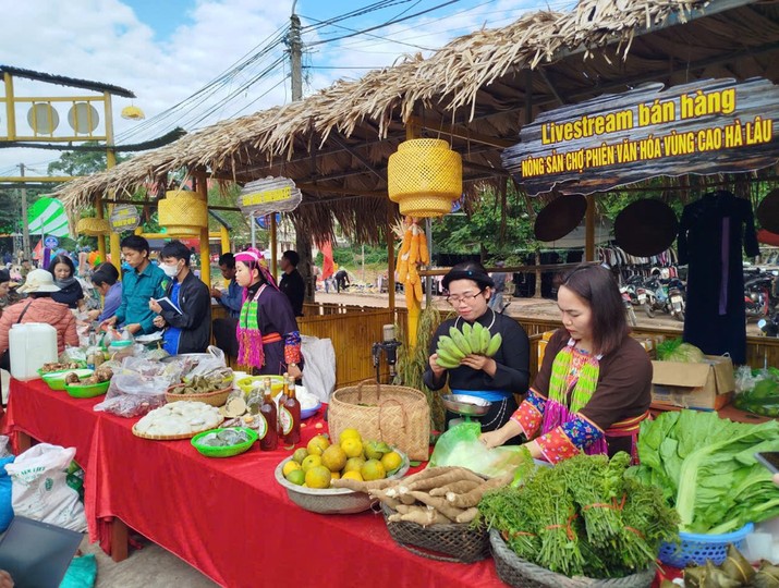 Thông qua các nền tảng số, nhiều nông lâm sản, sản phẩm OCOP của bà con được quảng bá trực tiếp đến người tiêu dùng, giảm khâu trung gian, nâng cao giá trị sản phẩm và tăng thu nhập cho người dân.