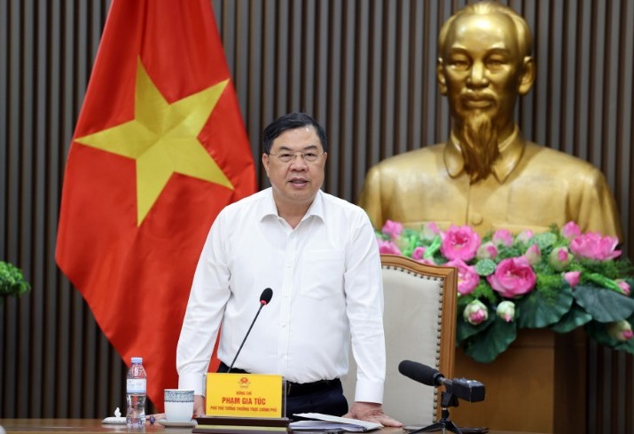 Phó Thủ tướng Thường trực Phạm Gia Túc yêu cầu bảo đảm nguồn cung, chất lượng và quyền lợi người tiêu dùng khi chuyển đổi sang xăng E10 - Ảnh: VGP.