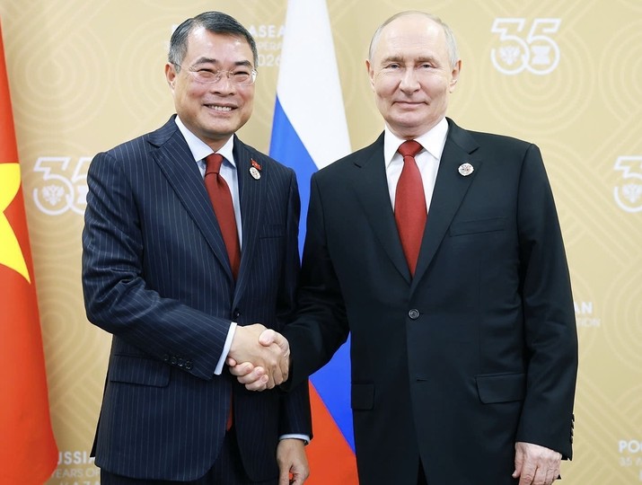 Thủ tướng Lê Minh Hưng hội kiến Tổng thống Nga Vladimir Putin. Ảnh: TTXVN