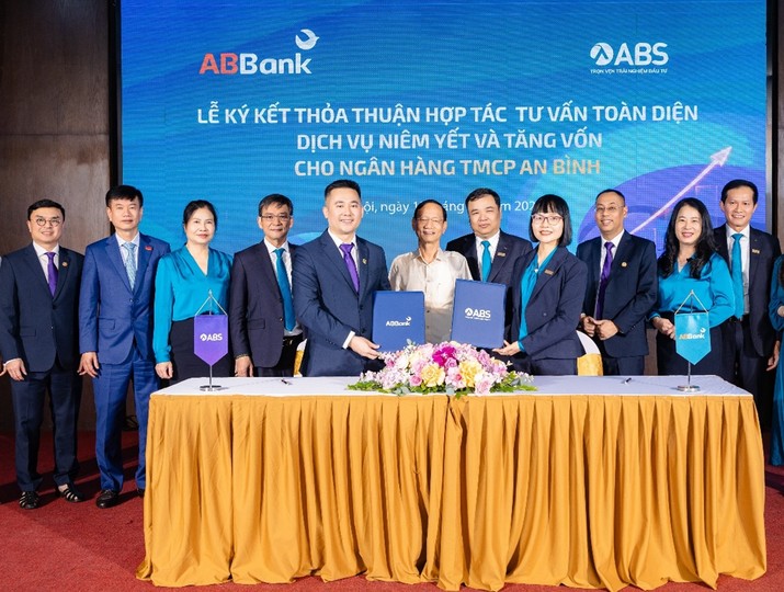 Đại diện ABBank và ABS ký thỏa thuận hợp tác