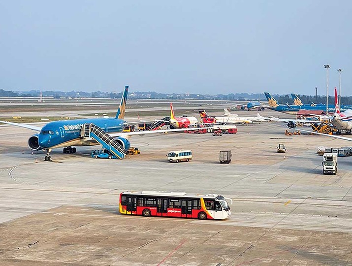 Hoạt động khai thác hàng không tại sân bay Nội Bài (Ảnh: PV) 