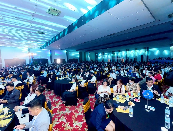 Gần 800 khách mời tham dự lễ ra mắt tòa tháp The Fest 2 với chủ đề “Tâm mạch lễ hội - Nhịp đập phồn vinh”.