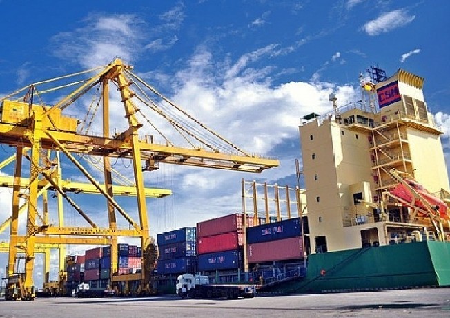 Hàng hóa cấm xuất khẩu, cấm nhập khẩu thực hiện theo quy định tại các văn bản pháp luật hiện hành và Danh mục hàng hóa cấm xuất khẩu, cấm nhập khẩu quy định tại Phụ lục I Nghị định số 292/2026/NĐ-CP.
