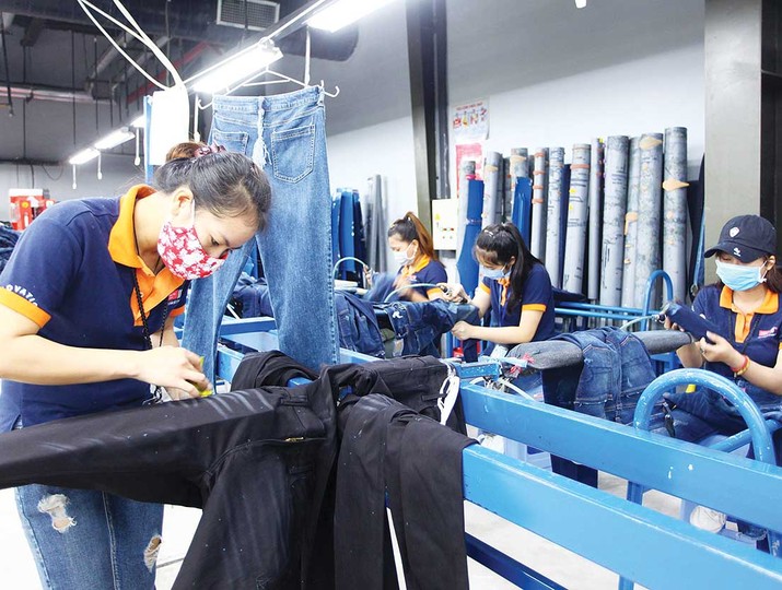 Dệt may là một trong những ngành hàng có tỷ lệ nội địa hóa cao nhất. Trong ảnh: Sản xuất tại Công ty CP Quốc tế Phong Phú (Ảnh: Lê Toàn)