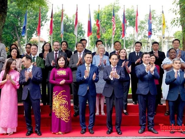 [Ảnh] Lễ Thượng cờ kỷ niệm 59 năm Ngày thành lập ASEAN 