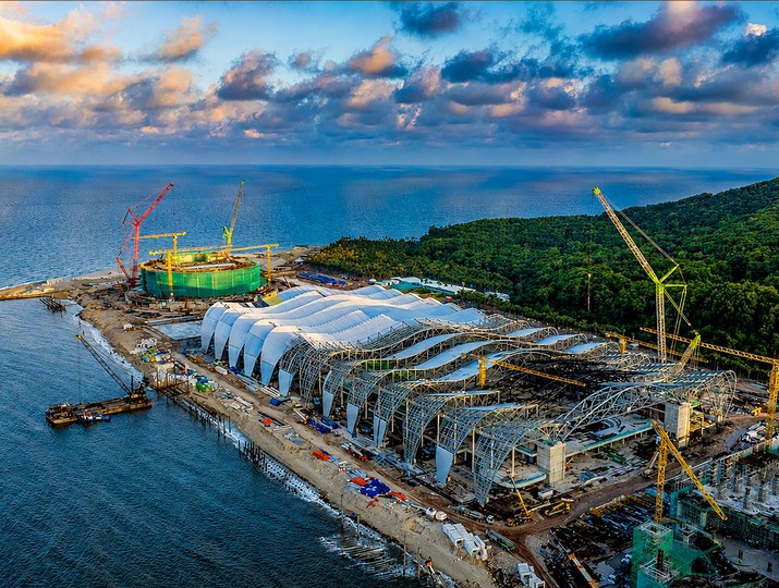Hơn 17.000 lao động đang làm việc tại các dự án trọng điểm phục vụ APEC 2027. Ảnh: Ánh Dương.