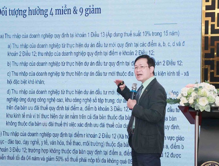 PGS.TS Nguyễn Hồng Thắng, Trưởng Bộ môn Tài chính công, Trường Đại học Kinh tế TP.HCM phân tích về các chính sách thuế mới. Ảnh: TT