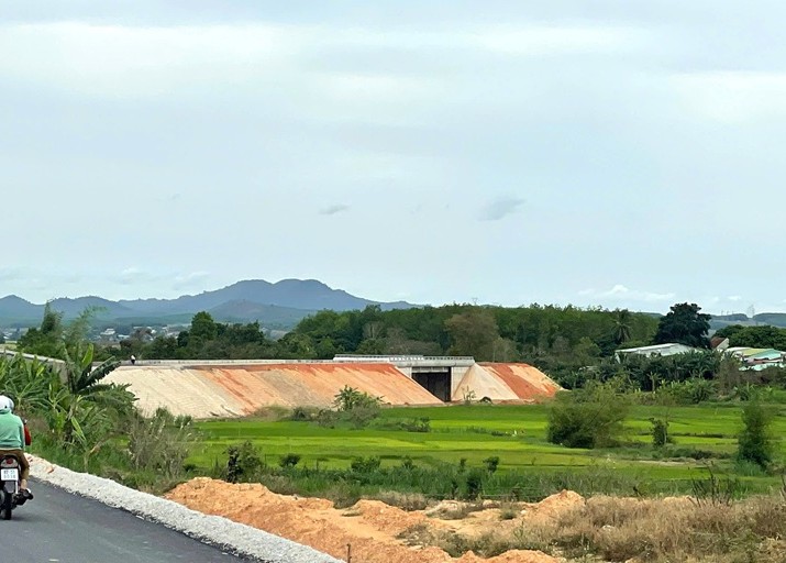 Quảng Ngãi đẩy mạnh giải ngân vốn đầu tư công khu vực phía Tây. 