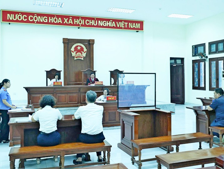 Hội đồng xét xử vụ án dân sự công ích, Tòa án Nhân dân Khu vực 4 - Hà Nội.