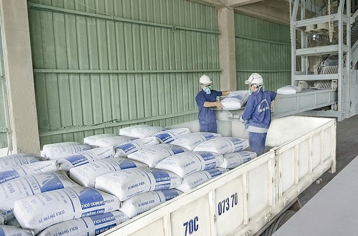 Tiêu thụ xi măng 8 tháng năm 2026 tăng cả ở kênh nội địa lẫn xuất khẩu. 