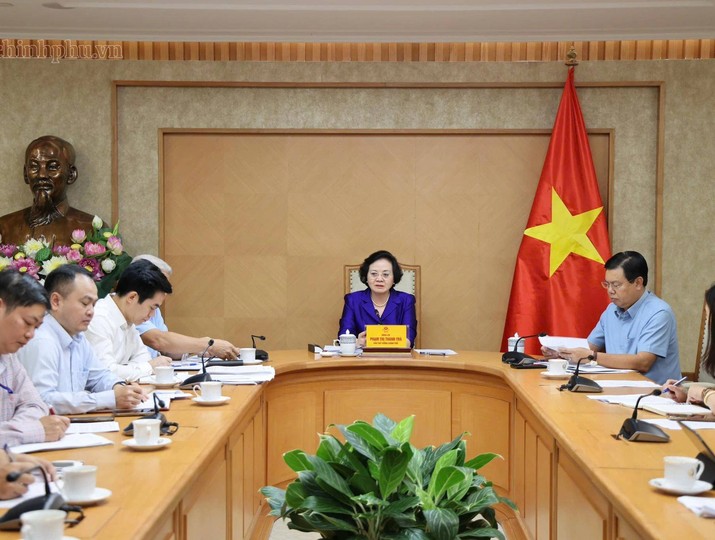 Phó Thủ tướng Phạm Thị Thanh Trà chủ trì buổi làm việc với Bộ Nội vụ về xây dựng Đề án cải cách chính sách tiền lương và bảo hiểm xã hội.