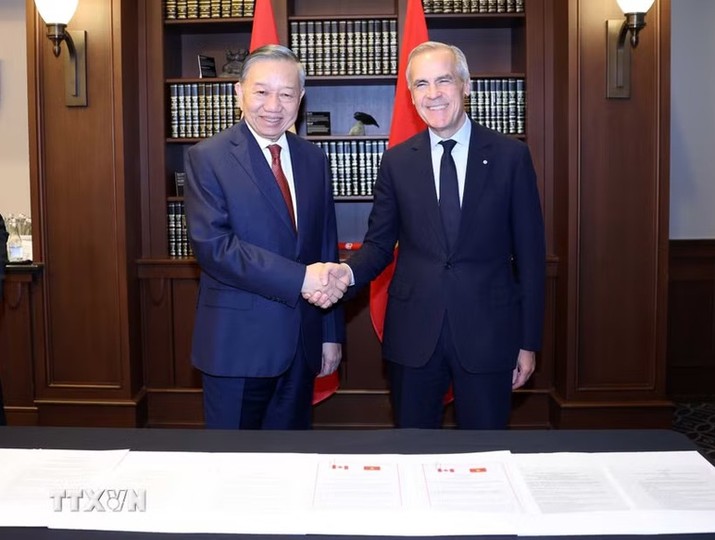 Tổng Bí thư, Chủ tịch nước Tô Lâm và Thủ tướng Canada Mark Carney. (Ảnh: TTXVN). 