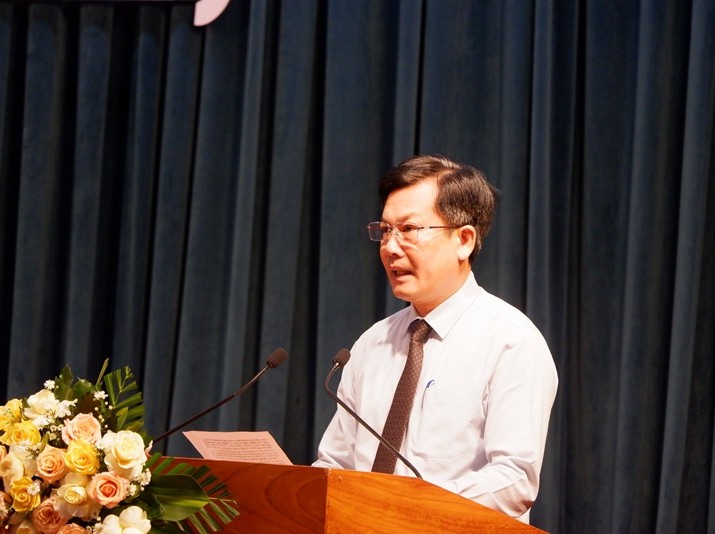 Ông Cao Thanh Thương, Giám đốc Sở Nông nghiệp và Môi trường tỉnh Gia Lai trình bày tờ trình liên quan đến danh mục dự án thu hồi đất.