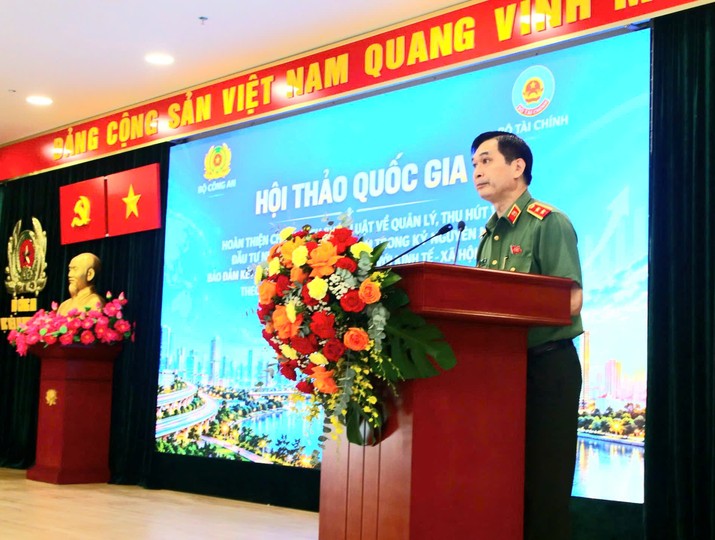 PGS.TS. Trung tướng Trịnh Ngọc Quyên, Giám đốc Học viện An ninh phát biểu tại Hội thảo. (Ảnh Duy Thăng: HVAN). 