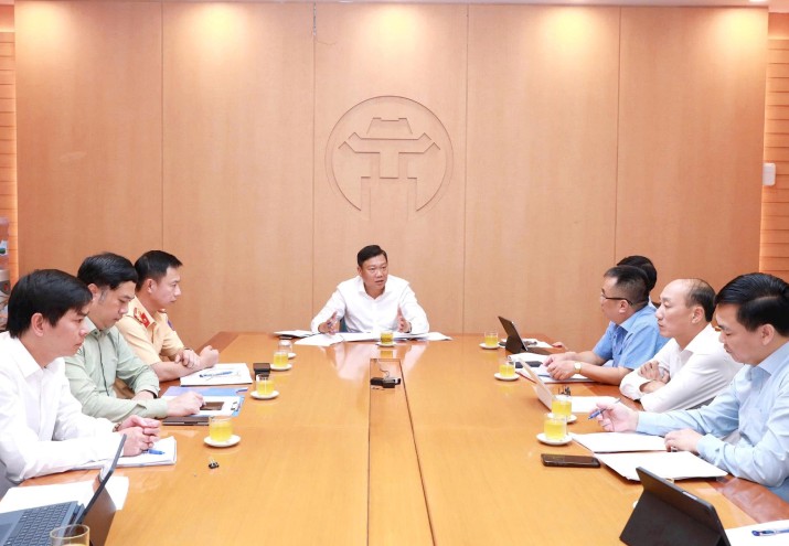 Phó Chủ tịch UBND TP. Hà Nội Đỗ Anh Tuấn chủ trì cuộc họp.