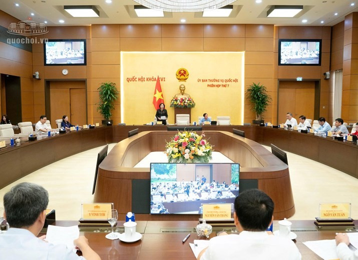 Phó chủ tịch Quốc hội Nguyễn Thị Hồng điều hành phiên thảo luận - Ảnh: QH. 