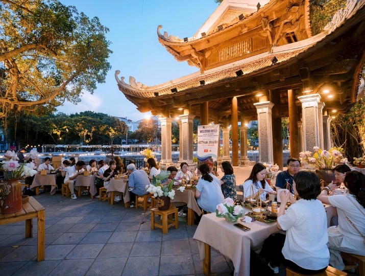 Hà Nội đẩy mạnh phát triển các sản phẩm du lịch kết hợp trải nghiệm văn hóa, di sản và ẩm thực nhằm thu hút du khách, gia tăng thời gian lưu trú và thúc đẩy doanh thu dịch vụ.