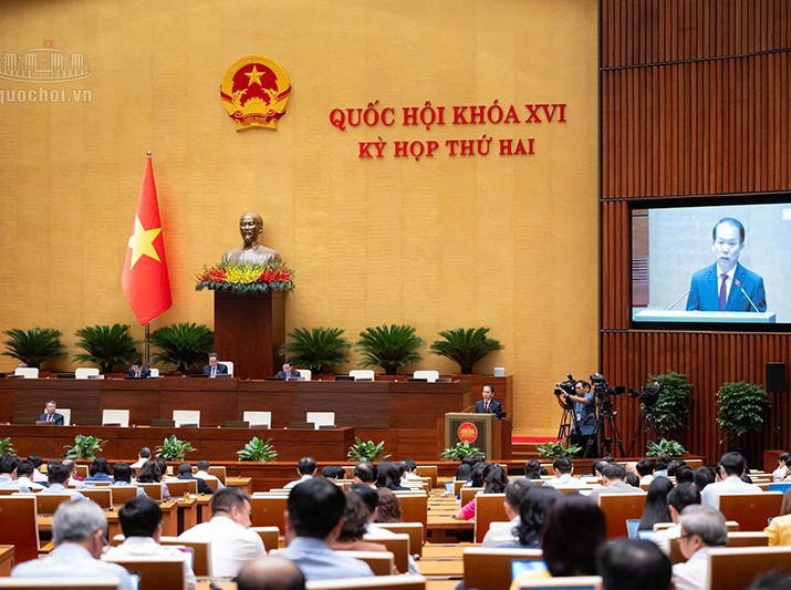 Quốc hội nghe tờ trình và báo cáo thẩm tra 3 dự án luật. Ảnh: Q.H