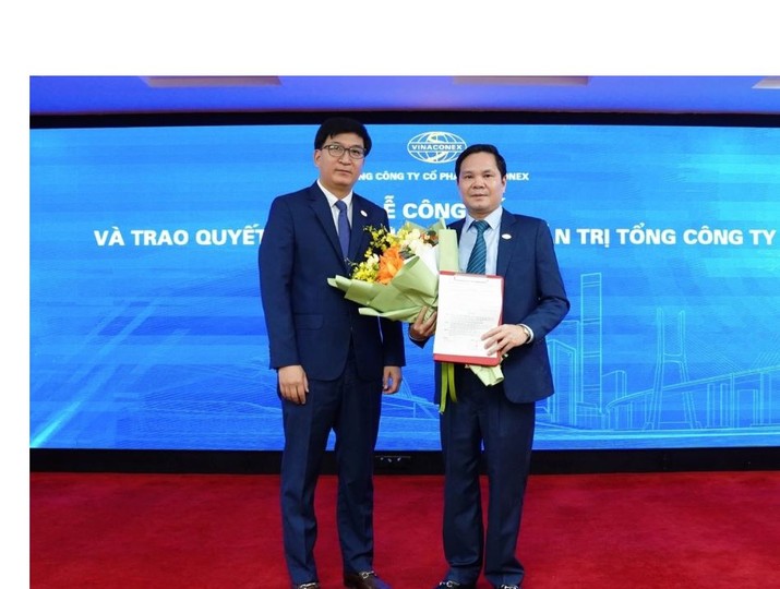 Chủ tịch HĐQT Trần Đình Tuấn (trái) và Tổng giám đốc Phạm Thái Dương (phải).