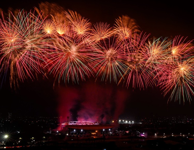 Người dân choáng ngợp trước màn sơ duyệt pháo hoa nghệ thuật tại Mỹ Đình