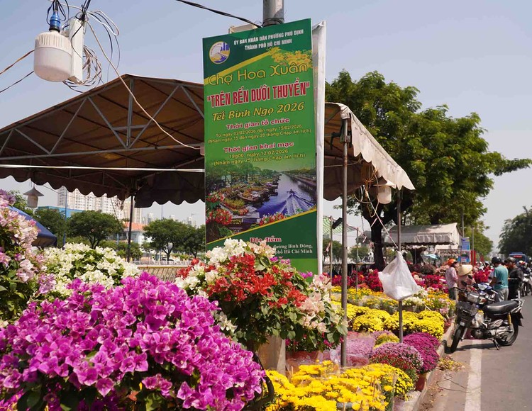 Chợ hoa Xuân Trên bến dưới thuyền rộn ràng trước ngày khai mạc 