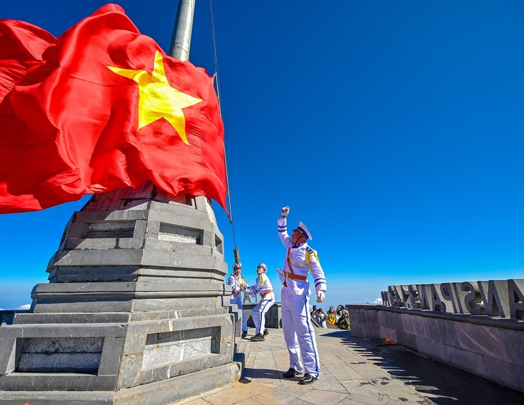 Một thập kỷ khai hoa và những khoảnh khắc đẹp mê hồn của Fansipan