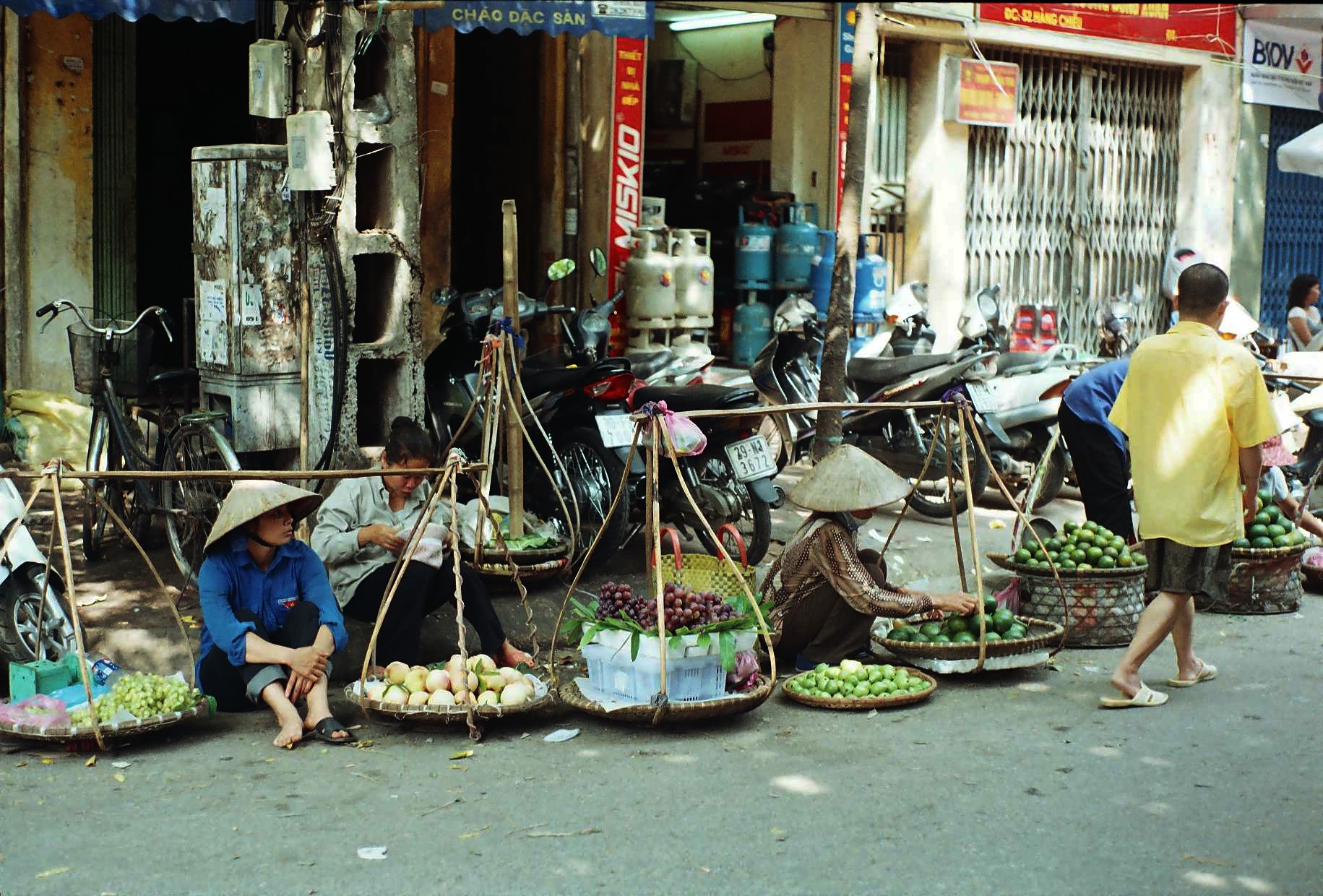 Đường đời ngoằn nghèo trong những tiếng rao