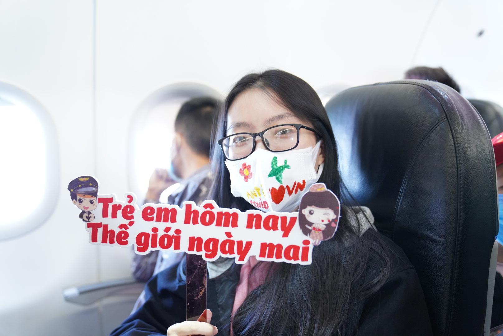 Vietjet lan toả niềm vui bằng hoạt động đặc biệt nhân ngày Quốc tế Thiếu nhi