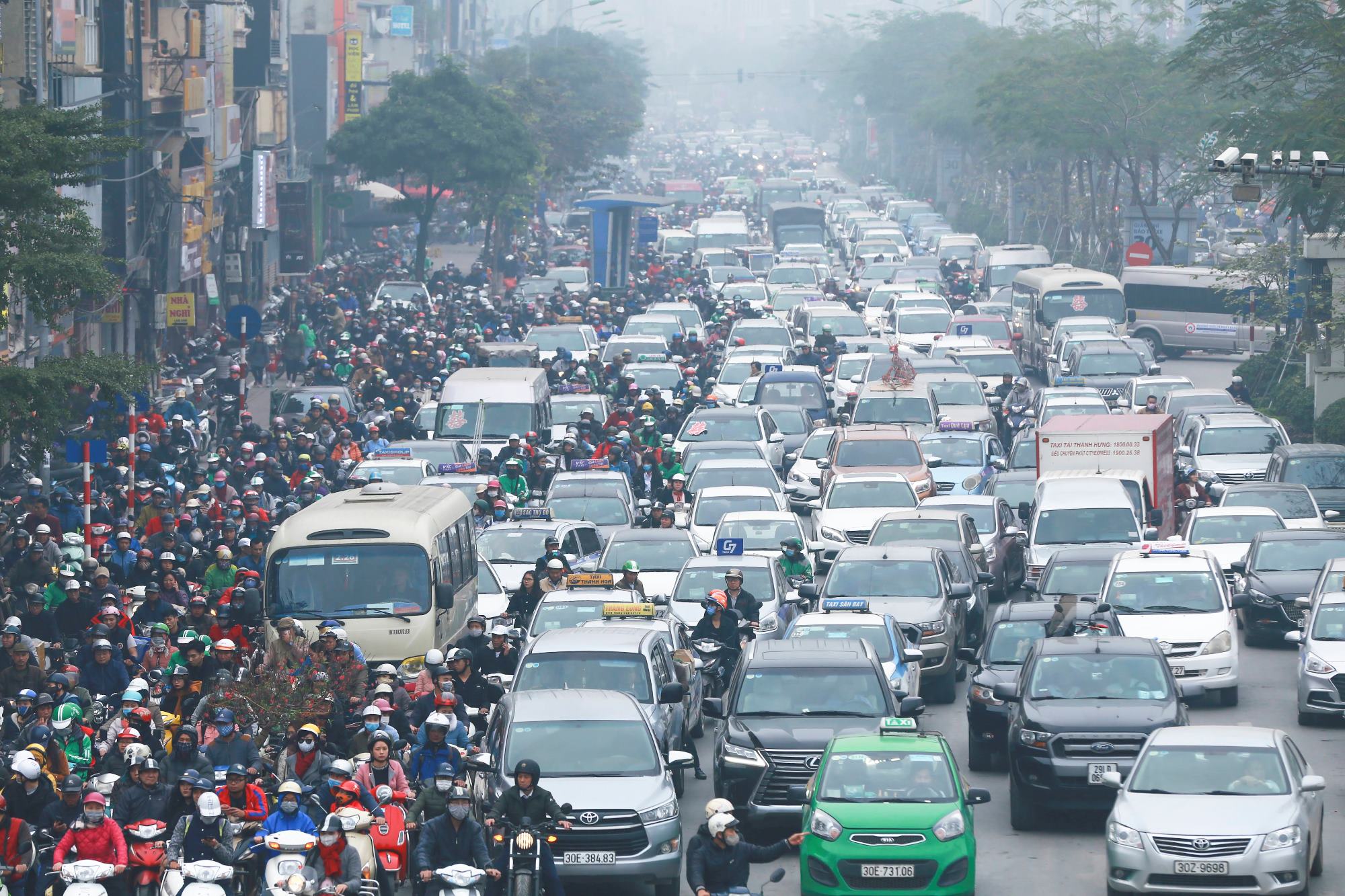 Cận Tết, đường Hà Nội tắc kinh hoàng từ sáng đến tối