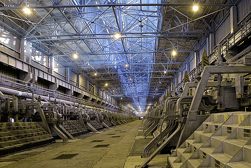 Tài phiệt đi lên từ buôn bán phế liệu ảnh 3