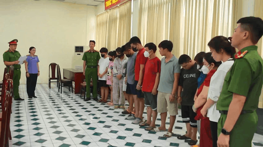 Công an TPHCM triệt phá đường dây mua bán trẻ sơ sinh núp bóng hoạt động cho nhận con nuôi có liên quan đến 32 tỉnh, thành phố trên cả nước